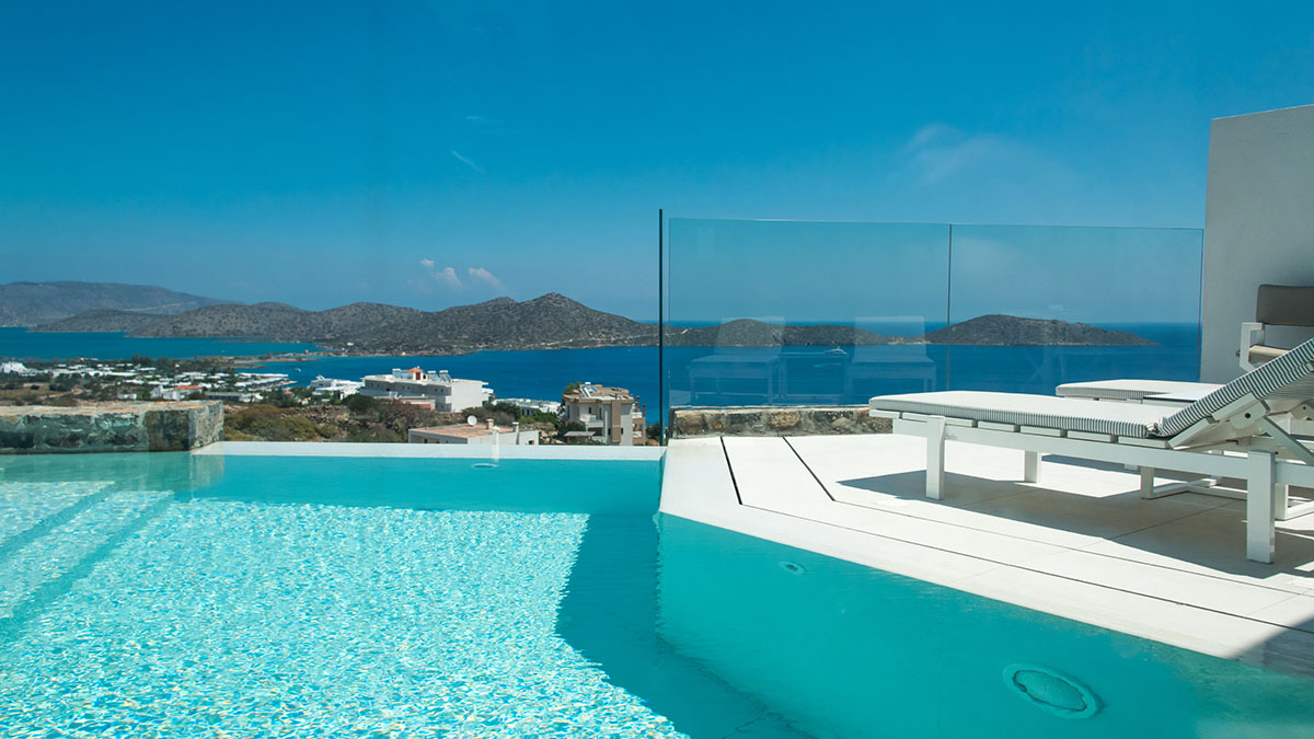 1Bedroom Junior Suite with Private Heated Pool & Massage Room